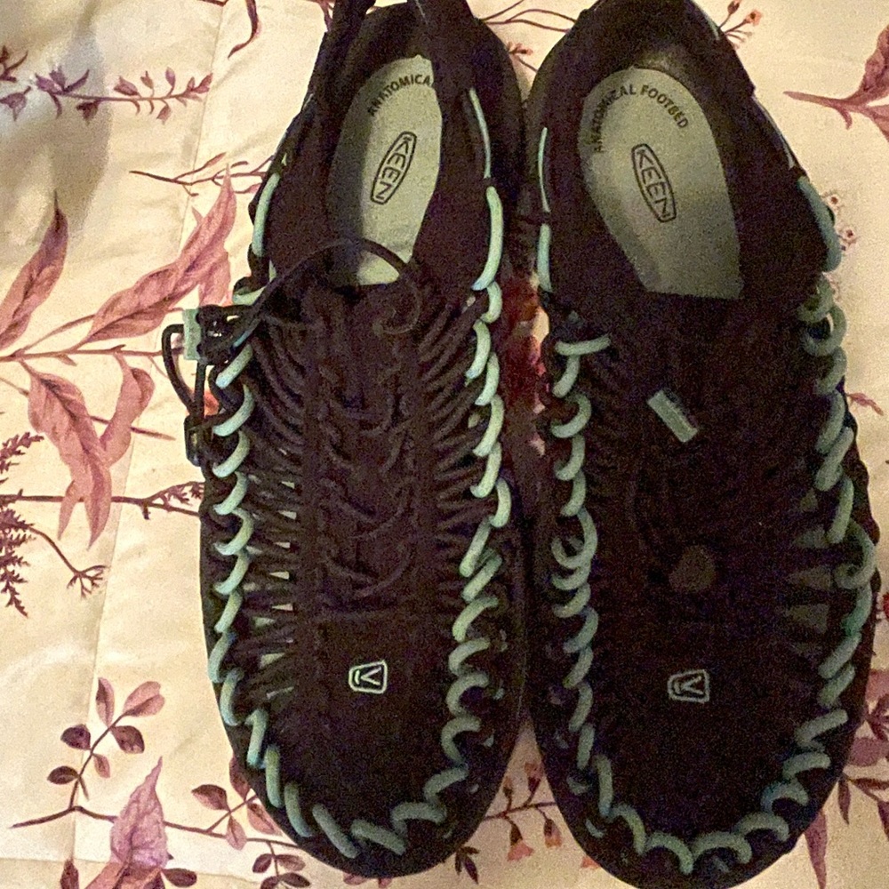 Keen New Women’s sz 11 Uneek two cord sandals